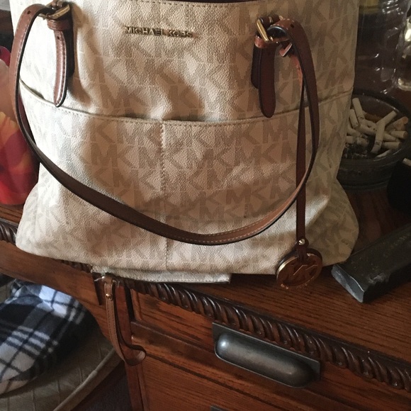 Michael Kors hand bags and wallets - Picture 2 of 3